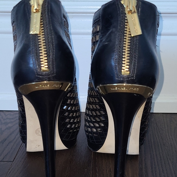 Michael Kors Graham Caged Black Booties Heels 9.5 - Picture 4 of 6